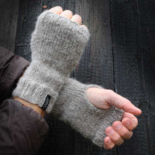 Load image into Gallery viewer, Woolen wrist warmers, 3 colours

